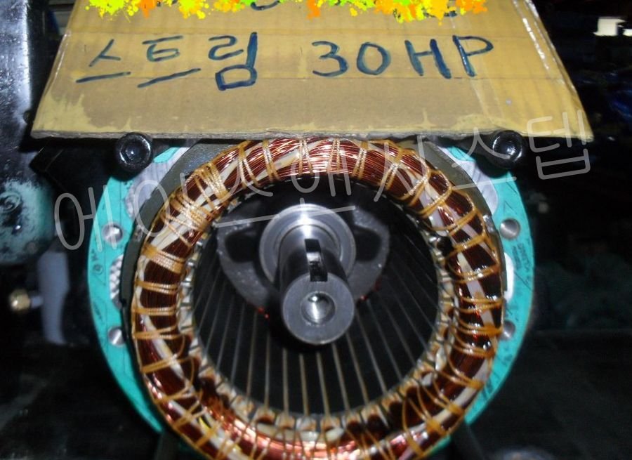 안전한 전기적 구동을 위해 모터 스테이터 권선 절연 상태를 점검하는 콤프레셔 오버홀 세부 공정