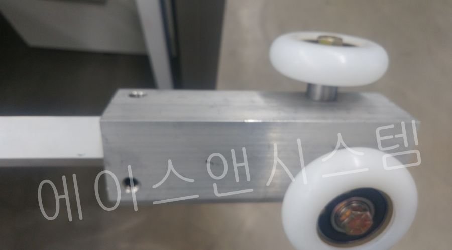 무거운 도어의 하중을 분산시키는 정밀 가공 슬라이딩 도어 트롤리 교체 구동부 롤러 부품