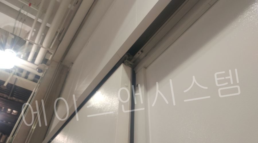 냉기 누설을 유발하는 슬라이딩 도어 트롤리 교체 전 파손 이탈 부위 진단