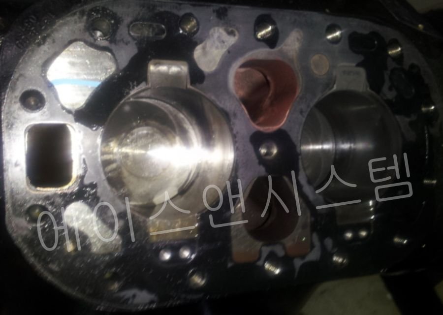 성공적인 대형 냉장창고 냉동기 수리를 위한 밸브 플레이트 및 피스톤 헤드 점검 과정